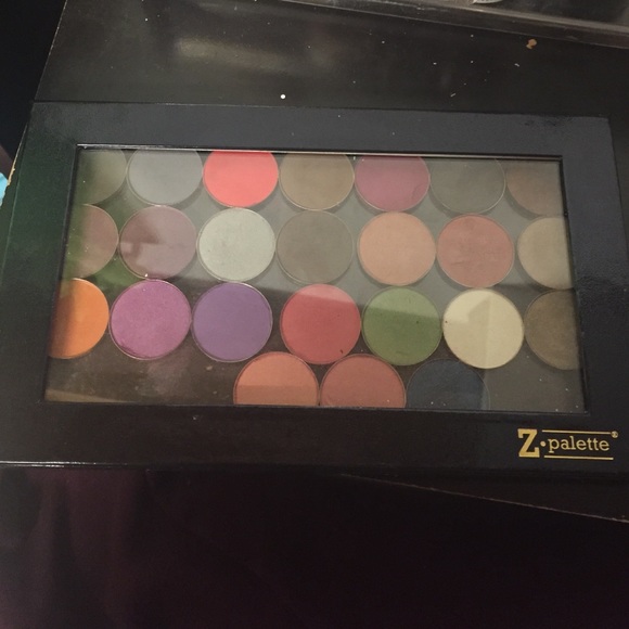 Z-palette filled with eyeshadows