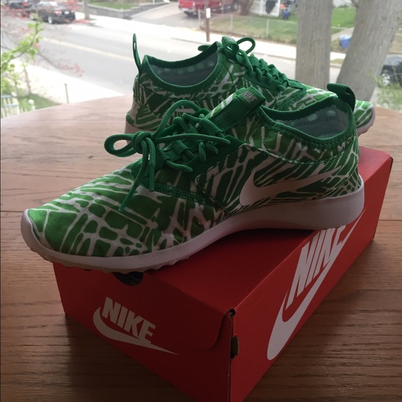 NIB NIKE Juvenate Spring Leaf Print sz 8 - Picture 2 of 4