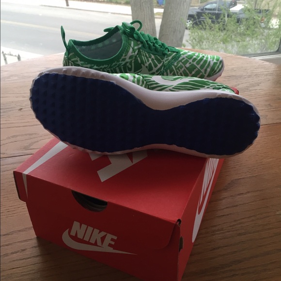 NIB NIKE Juvenate Spring Leaf Print sz 8 - Picture 3 of 4