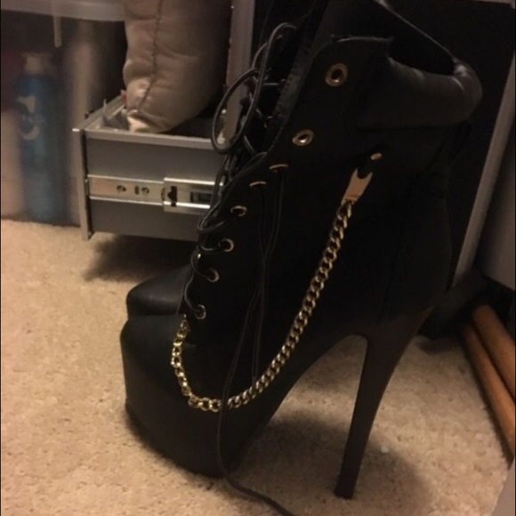 Beautiful boot heels, they are too big for me