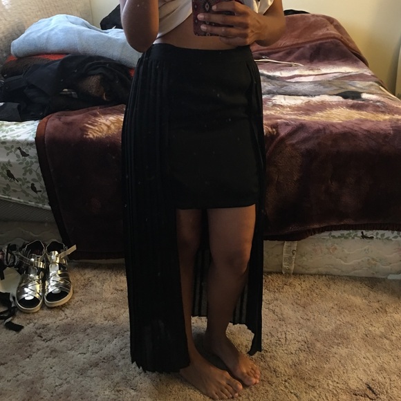 🐾SOLD🐾 Mini Maxi black skirt - Picture 3 of 4