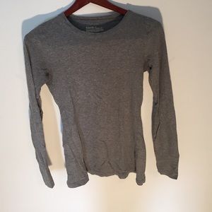 Long-sleeved gray tee