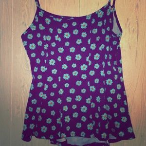 Cute daisy shirt! 🌺