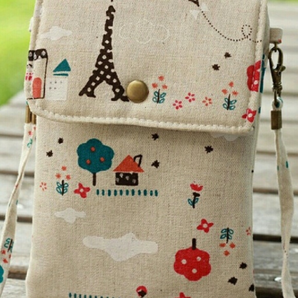 Pattarned cream colored purse - Picture 1 of 1