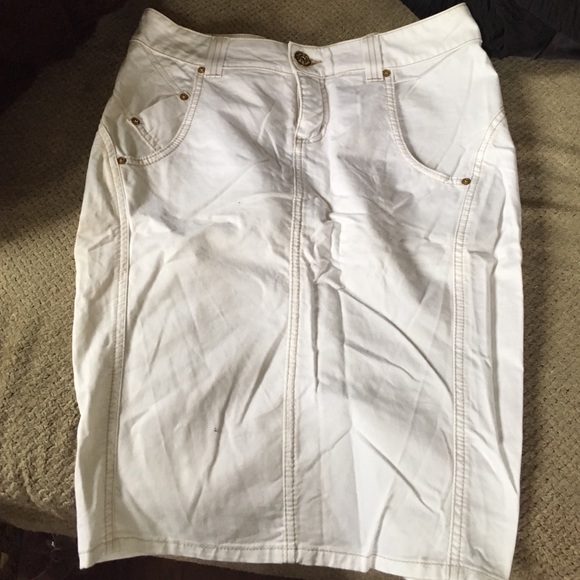 Bebe rear Rouched white Skirt~ Jean like ~ size 29