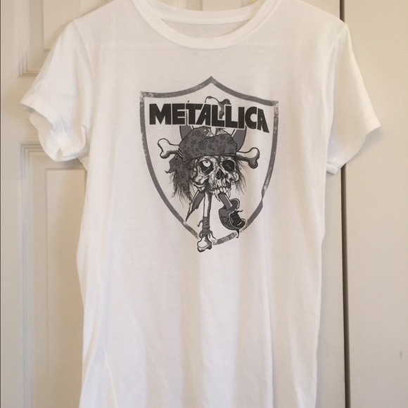 NEEDS TO GO! METALLICA concert Tee
