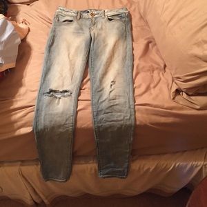 Light wash ripped jeggings