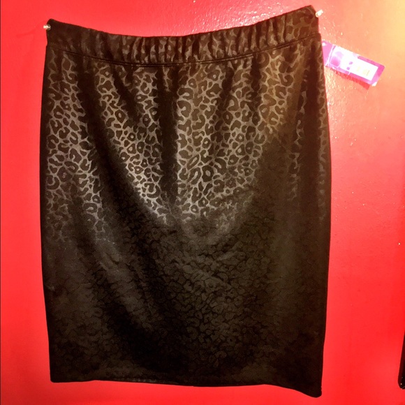 🌟 $8 closet sale🌟All black leopard print skirt
