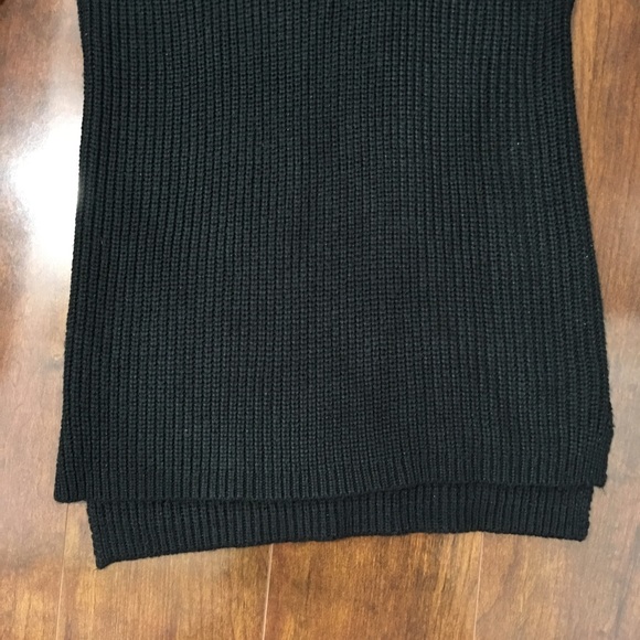 black sweater - Picture 3 of 4