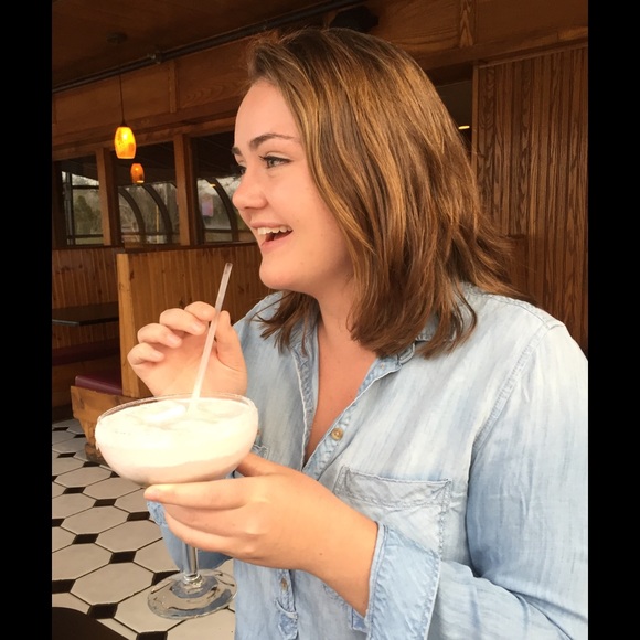 Meet your Posher, Olivia - Picture 1 of 1