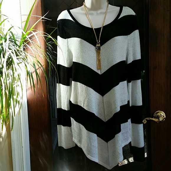 Jennifer Lopez  Sweaters - NWT Plus Size Jennifer Lopez Lurex Top Size OX