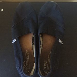 solid black toms