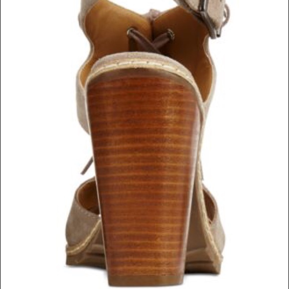 Anthro Kelsi Dagger London Heels - Picture 2 of 3