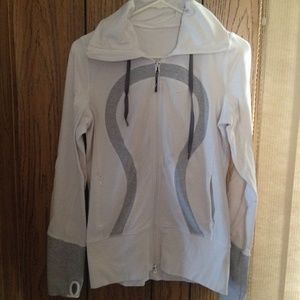 Lululemon in stride jacket size 8