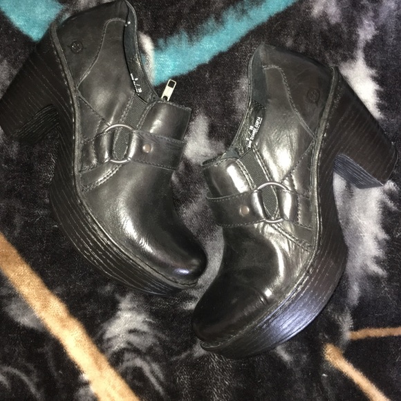NWOT Born clogs