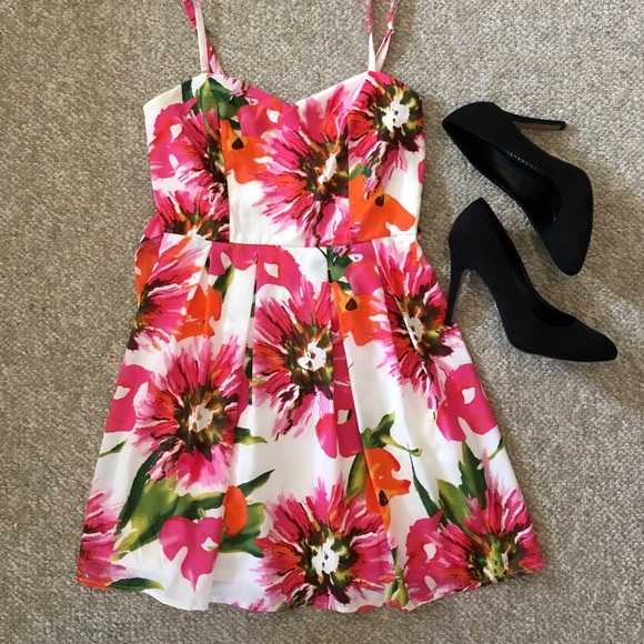 Bright floral summer dress - Picture 1 of 6
