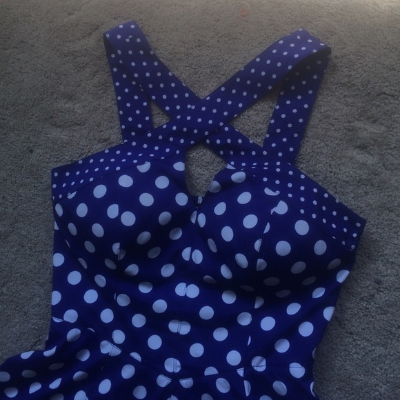 Beautiful blue polka dot dress from Guess - Picture 2 of 3
