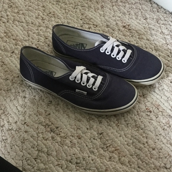 Navy Vans barely worn! Lo pro