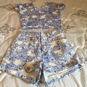 High waist shorts & crop top to match