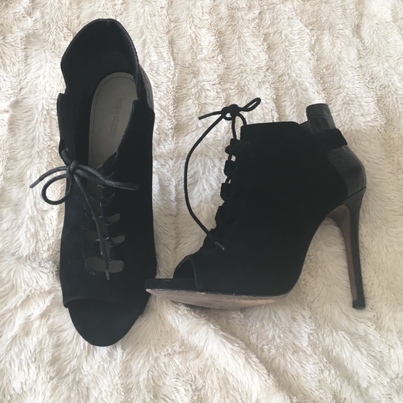 Pour la Victoire laced up bootie