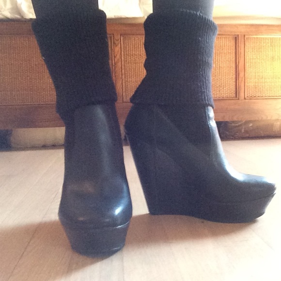 Black sock wedges 🔥