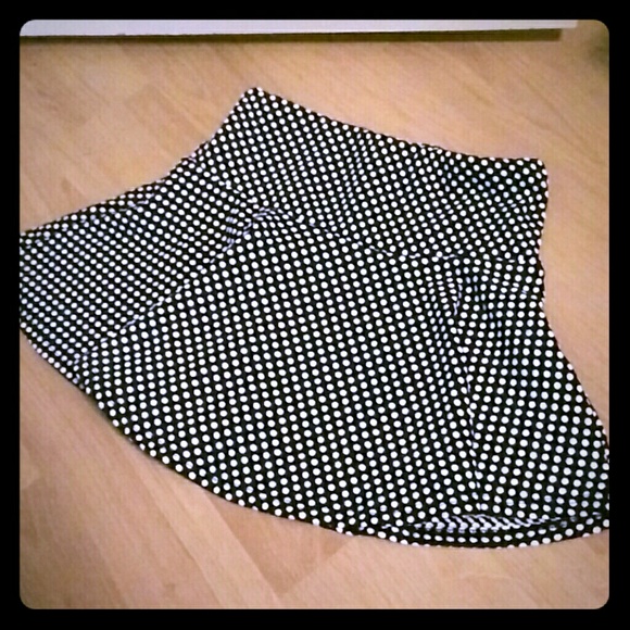 High waisted polka dotted skirt