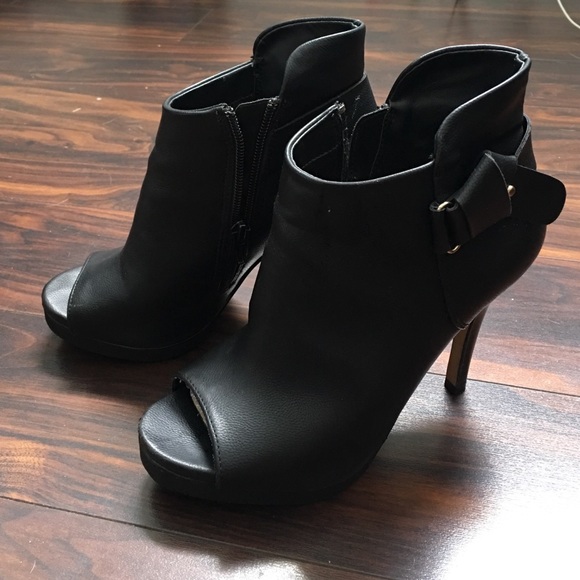 Apt. 9 Shoes - ✨NEW Black peep toe booties/pumps✨