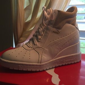 MUST GO !!!! 👟👟👟👟👟. Puma .. Wedge Sneaker !