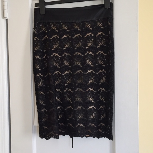 Bebe lace skirt
