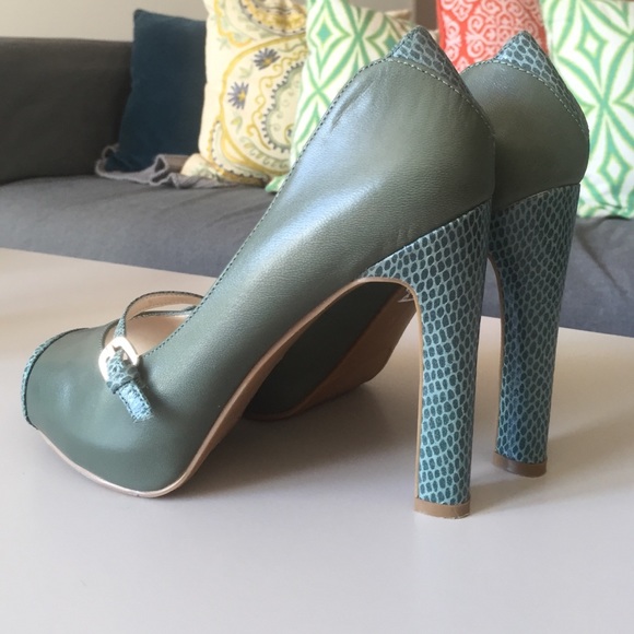 Green Crocodile Skin Peep Toe Pumps