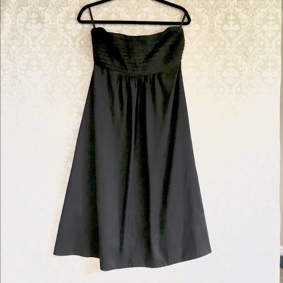 Banana Republic Dresses & Skirts - Banana Republic black silk strapless dress