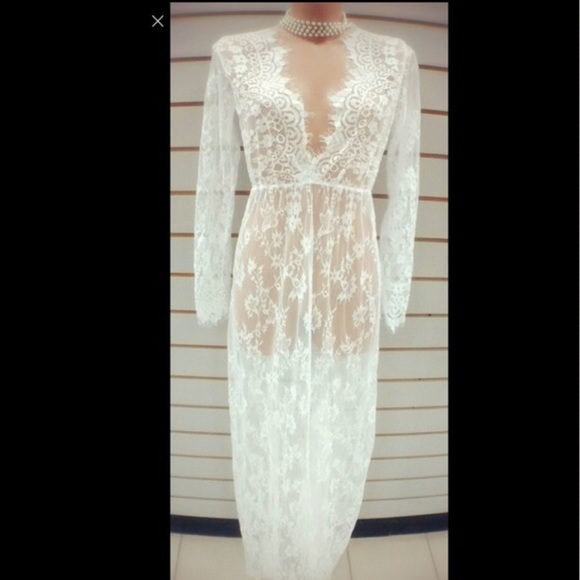 Lace maxi gown - Picture 2 of 4