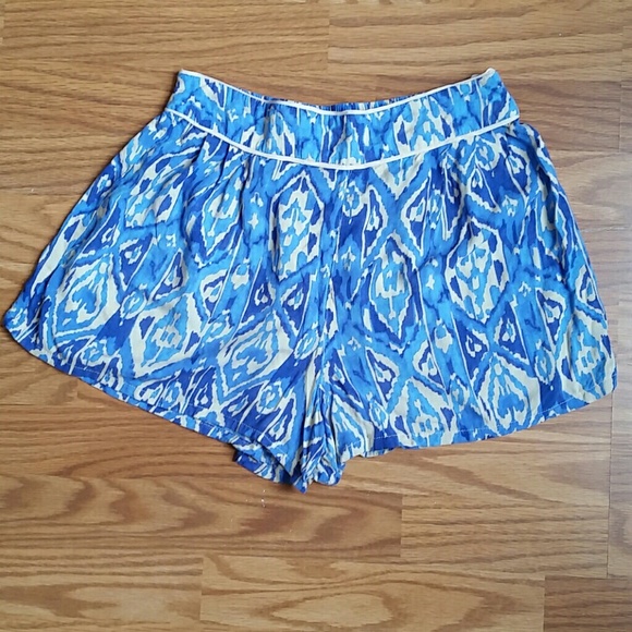 Shorts - Picture 2 of 3