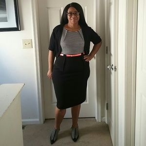 Black & white sleeveless sheath dress