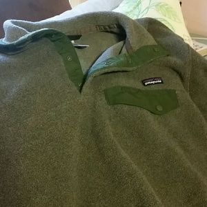 Patagonia grey fleece with green accents