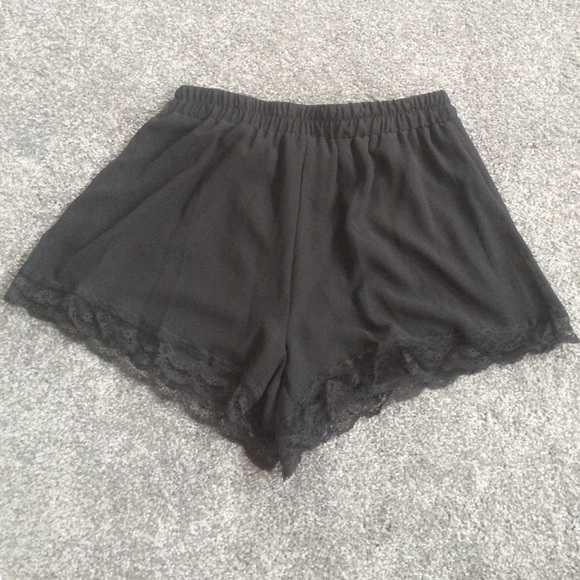 🔴Black shorts with lace trim on bottom - Picture 1 of 4