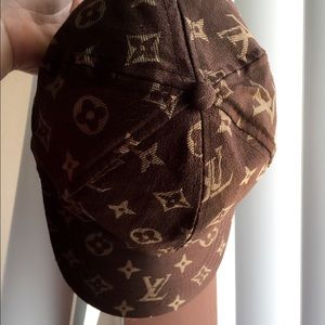 Lv hat