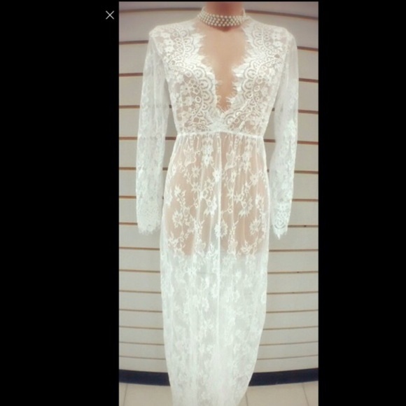 *SOLD* Lace maxi gown - Picture 2 of 4