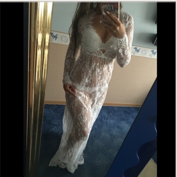 *SOLD* Lace maxi gown - Picture 4 of 4