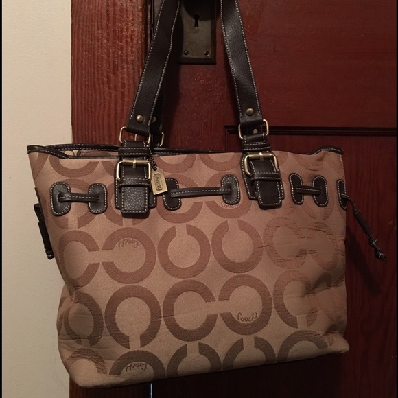 Large gently used coach purse with many pockets.