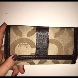 Matching coach wallet! Gently used.