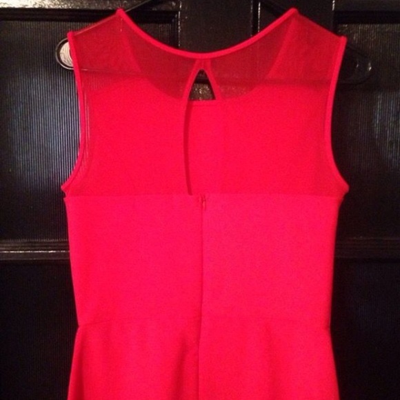 Red dress 💃🏻 - Picture 2 of 4