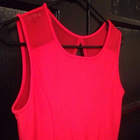 Red dress 💃🏻 - Picture 3 of 4