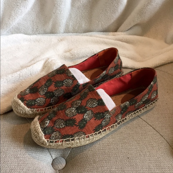 Urban Outfitters Shoes - Urban outfitter pineapple loafers