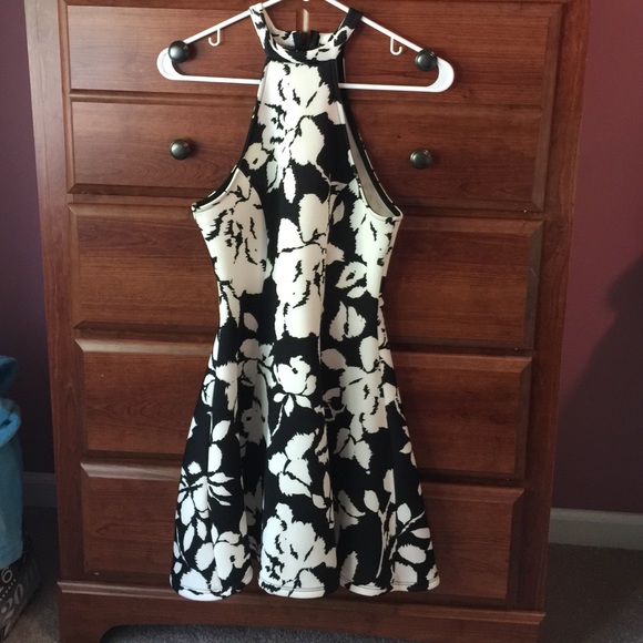⚡️⚡️1 DAY MEGA SALE - DRESS FROM WINDSOR⚡️⚡️