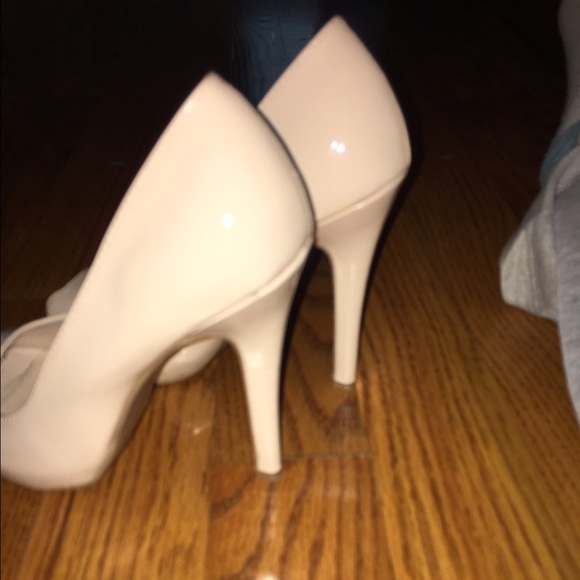 Nude Heels - Picture 2 of 2