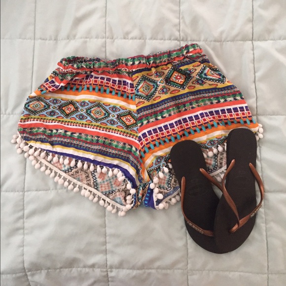 Tribal print pom Pom shorts size S/M