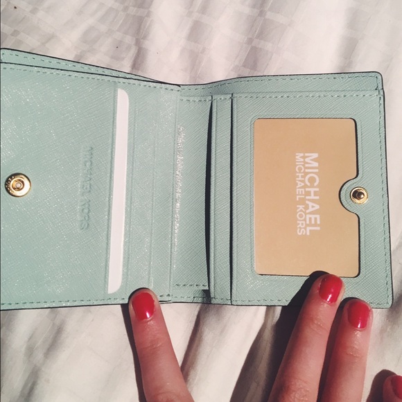 ✖️Sold✖️ Michael Kors Wallet - Picture 2 of 4