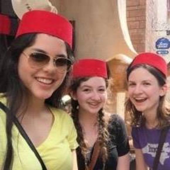 Meet your Posher, Abbey