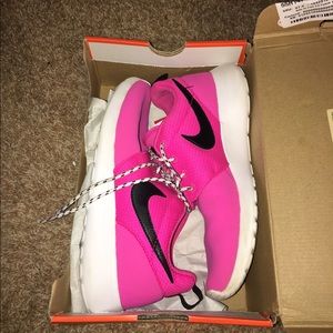 Nike Roshes in pink